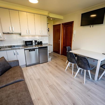 Apartamentos Turisticos Palacio De Meras Tineo Exteriör bild