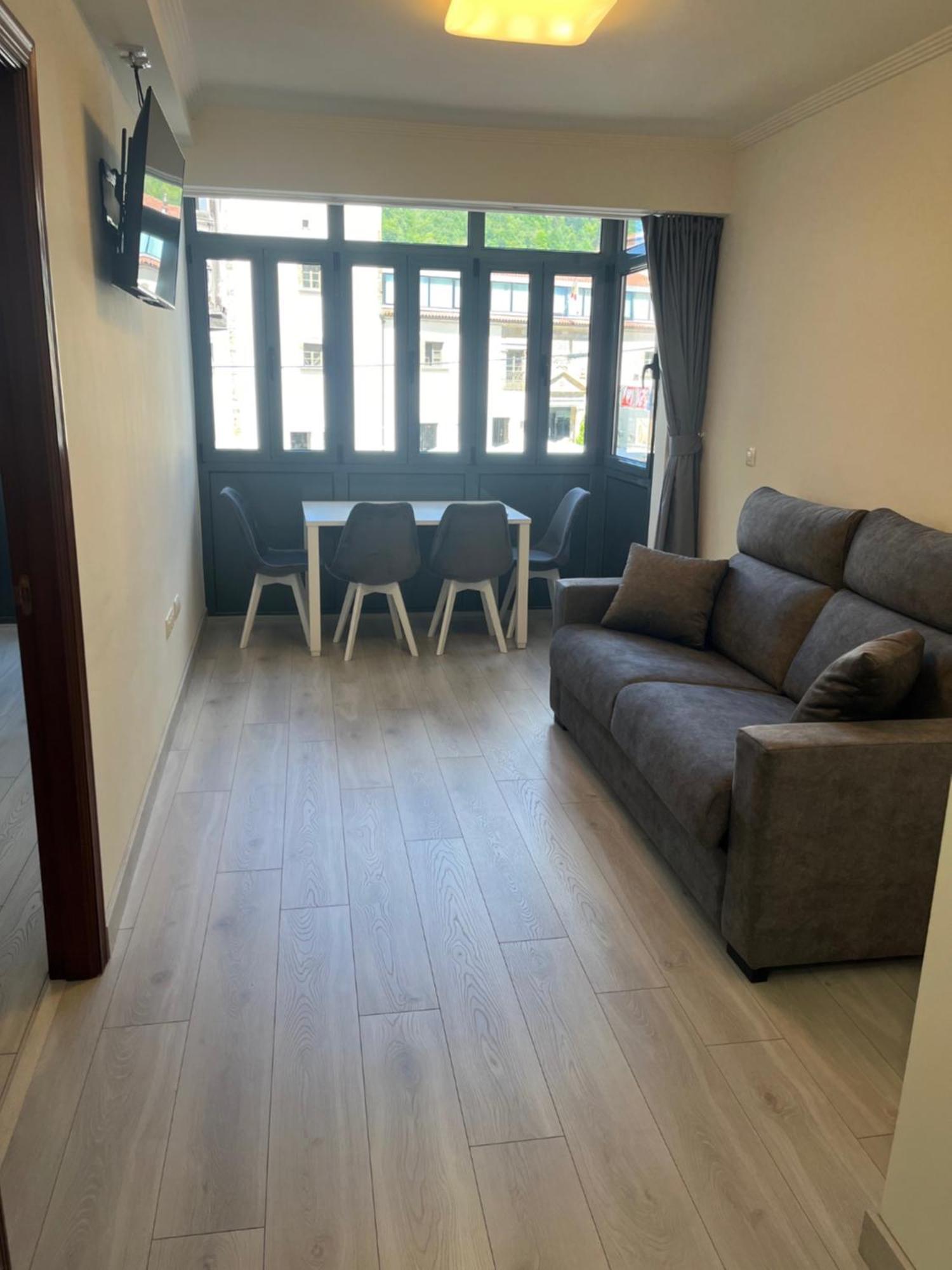 Apartamentos Turisticos Palacio De Meras Tineo Exteriör bild