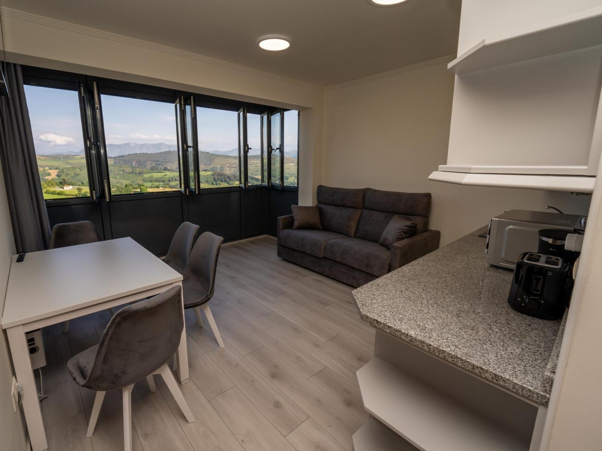 Apartamentos Turisticos Palacio De Meras Tineo Exteriör bild