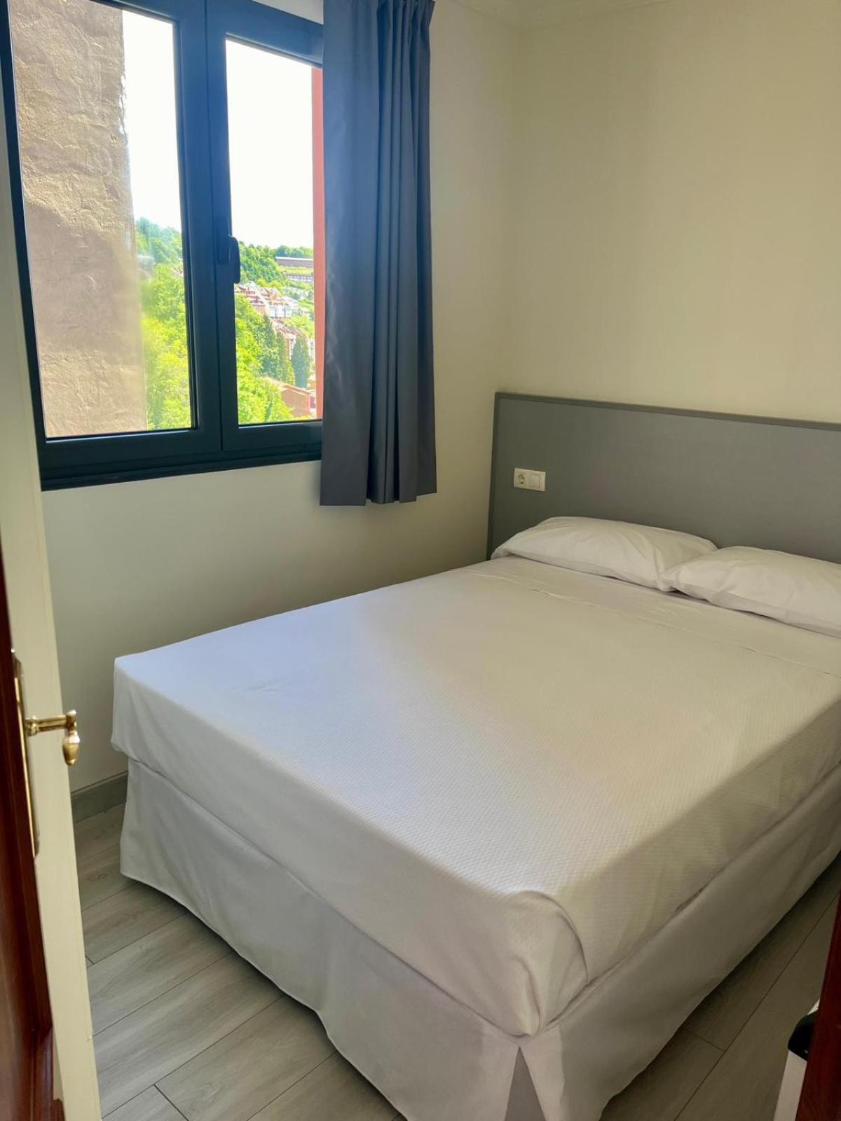 Apartamentos Turisticos Palacio De Meras Tineo Exteriör bild